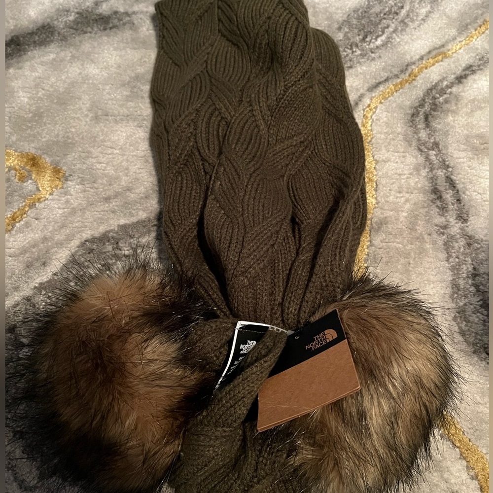 NWT NORTH FACE Green Oh Mega Fur Pom Scarf